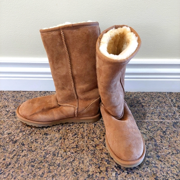 UGG Women's Winter Boots Size 6 US - Picture 1 of 8